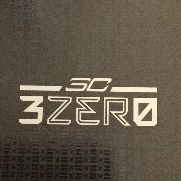 CURRY’s Under Armour basketball runners - Picture 3 of 8